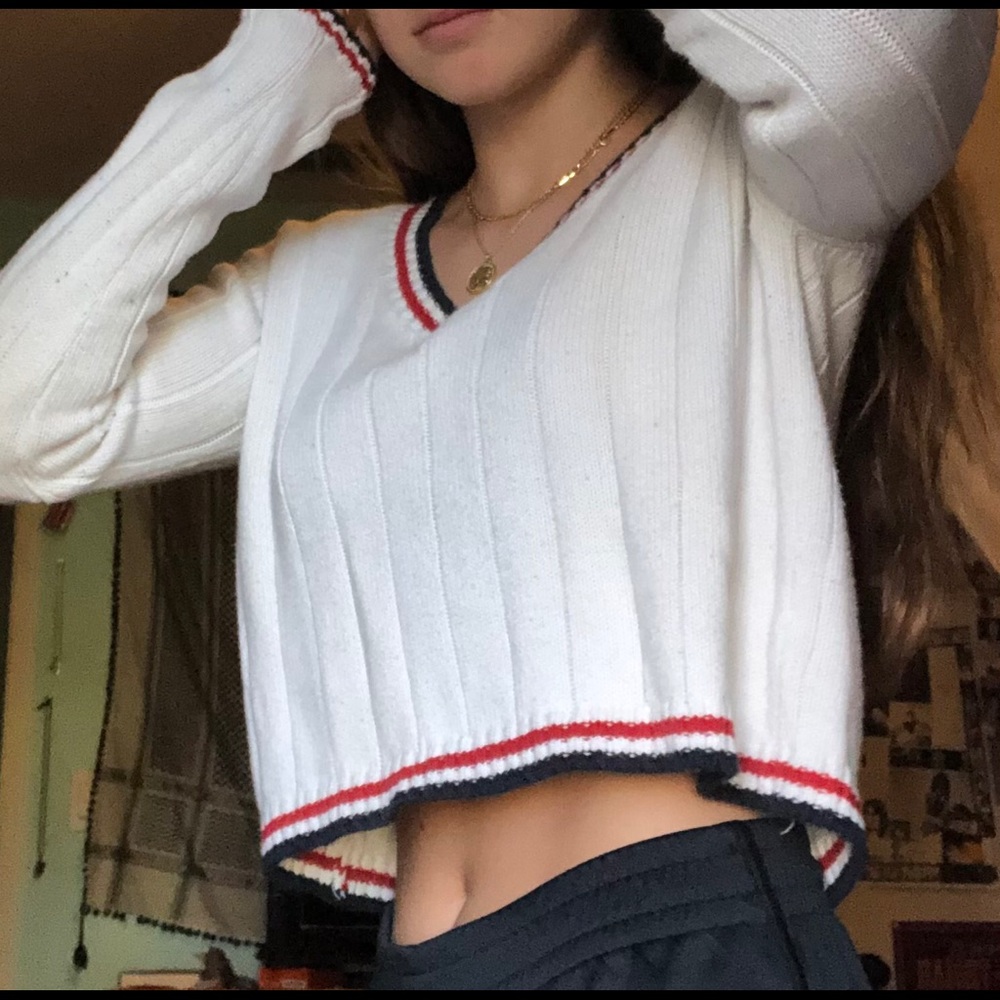 BRANDY MELVILLE SWEATER